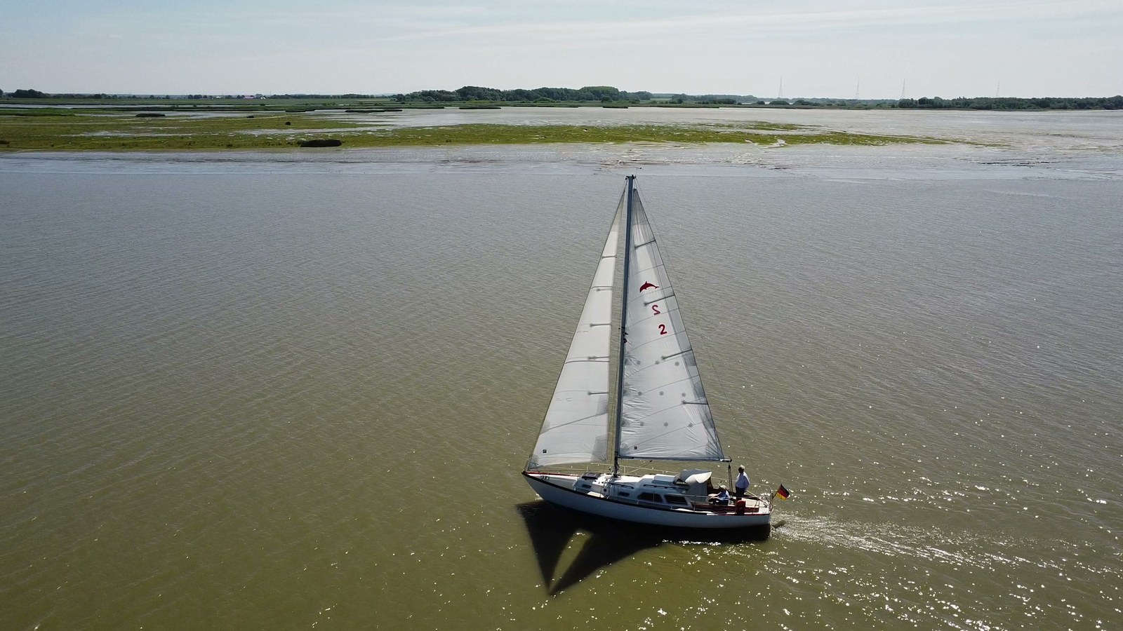 Klassische Segelyacht Thekla unter Segeln auf der Unterelbe